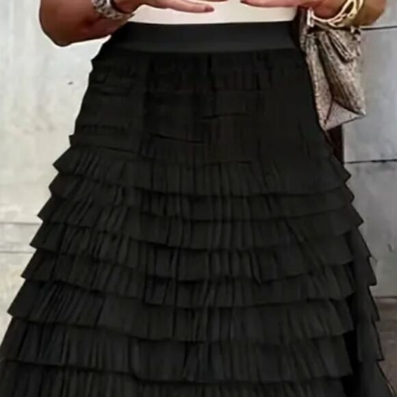 Black Maxi Layer Pettit Skirt (S-M) - Picture 7 of 9
